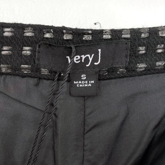 New Very J Shiny Stitch Textured Weave Shorts Black Size Small - Picture 13 of 16